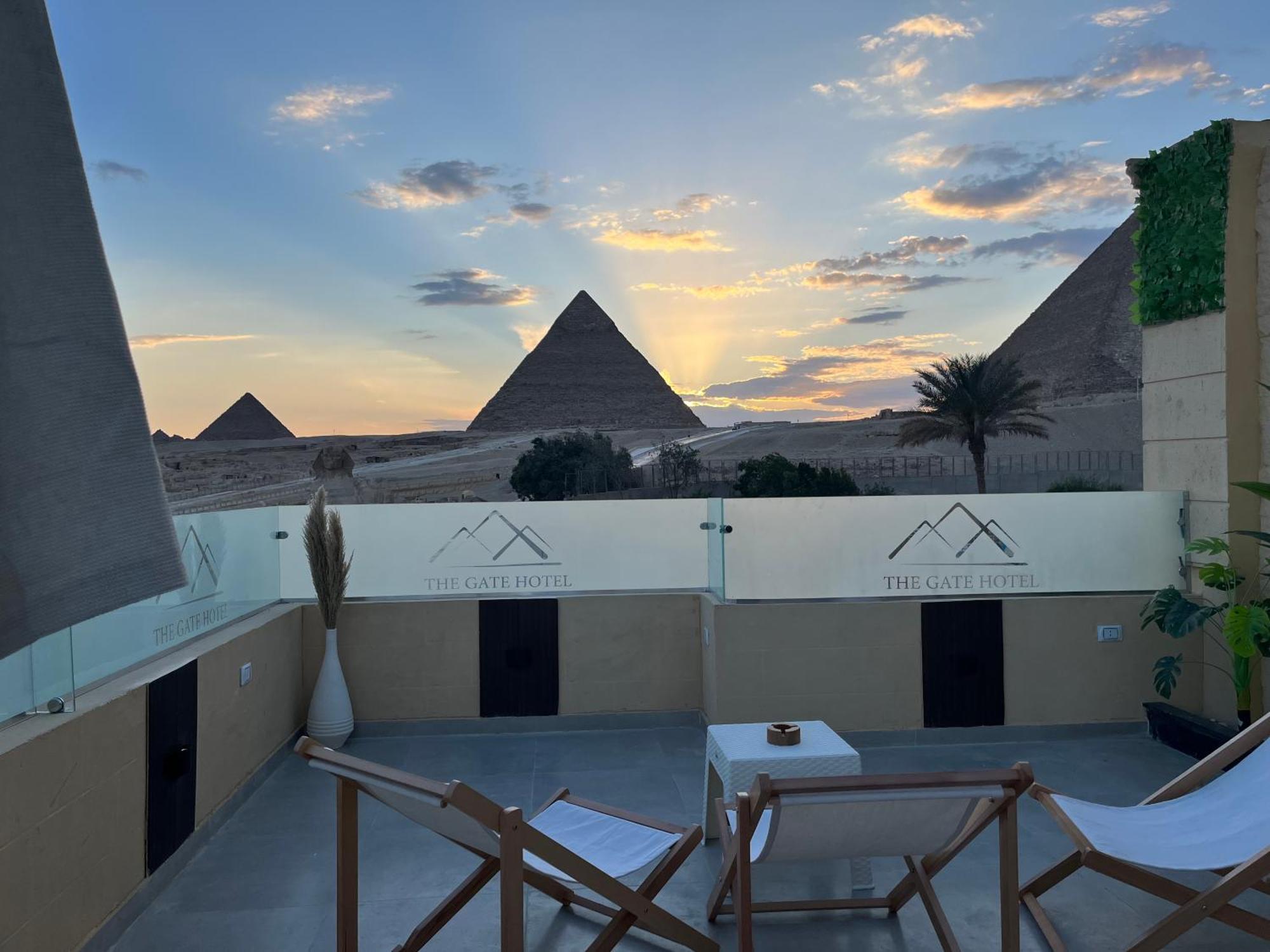 The Gate Hotel Front Pyramids & Sphinx View Kafrat al Jabal Exterior photo