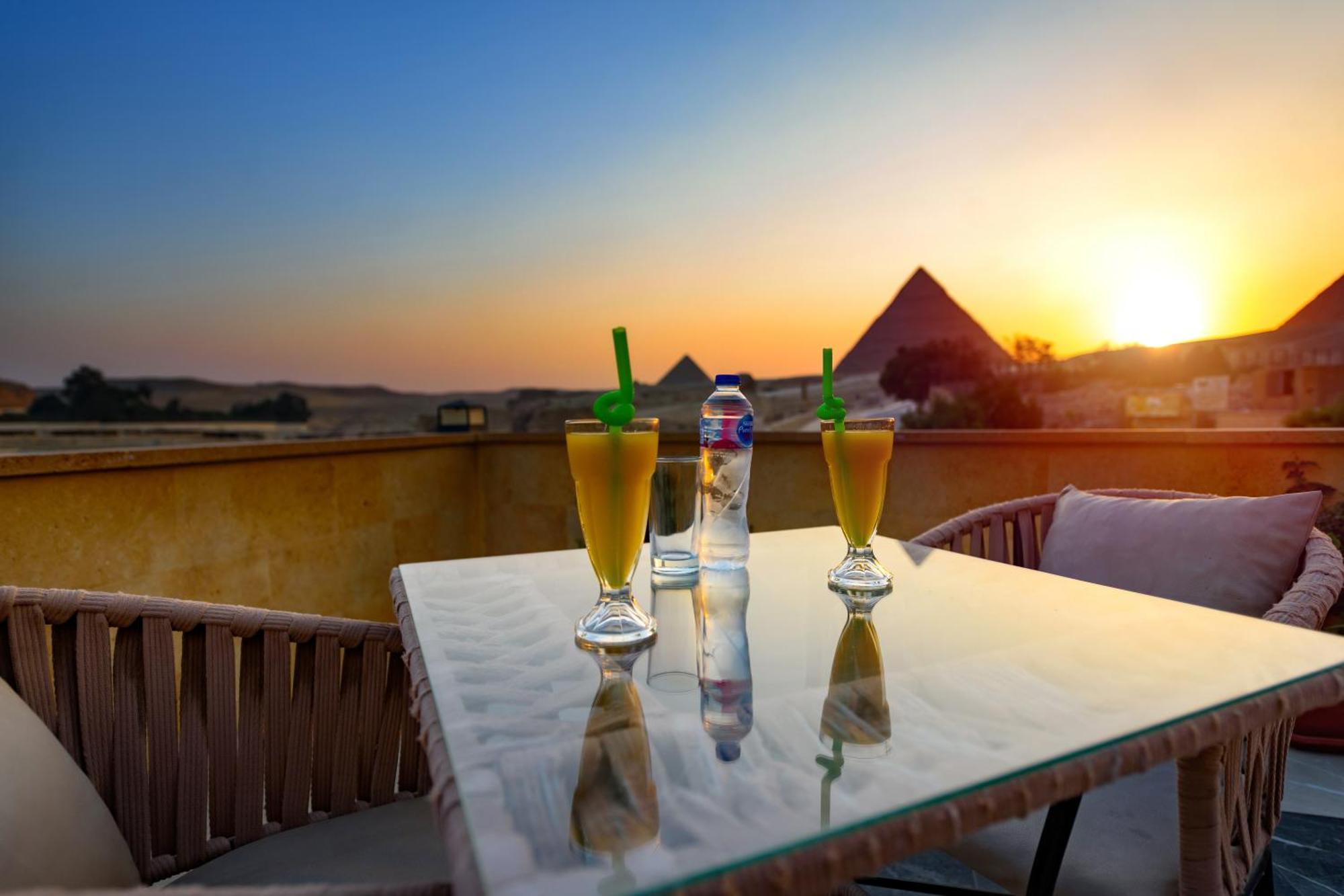 The Gate Hotel Front Pyramids & Sphinx View Kafrat al Jabal Exterior photo