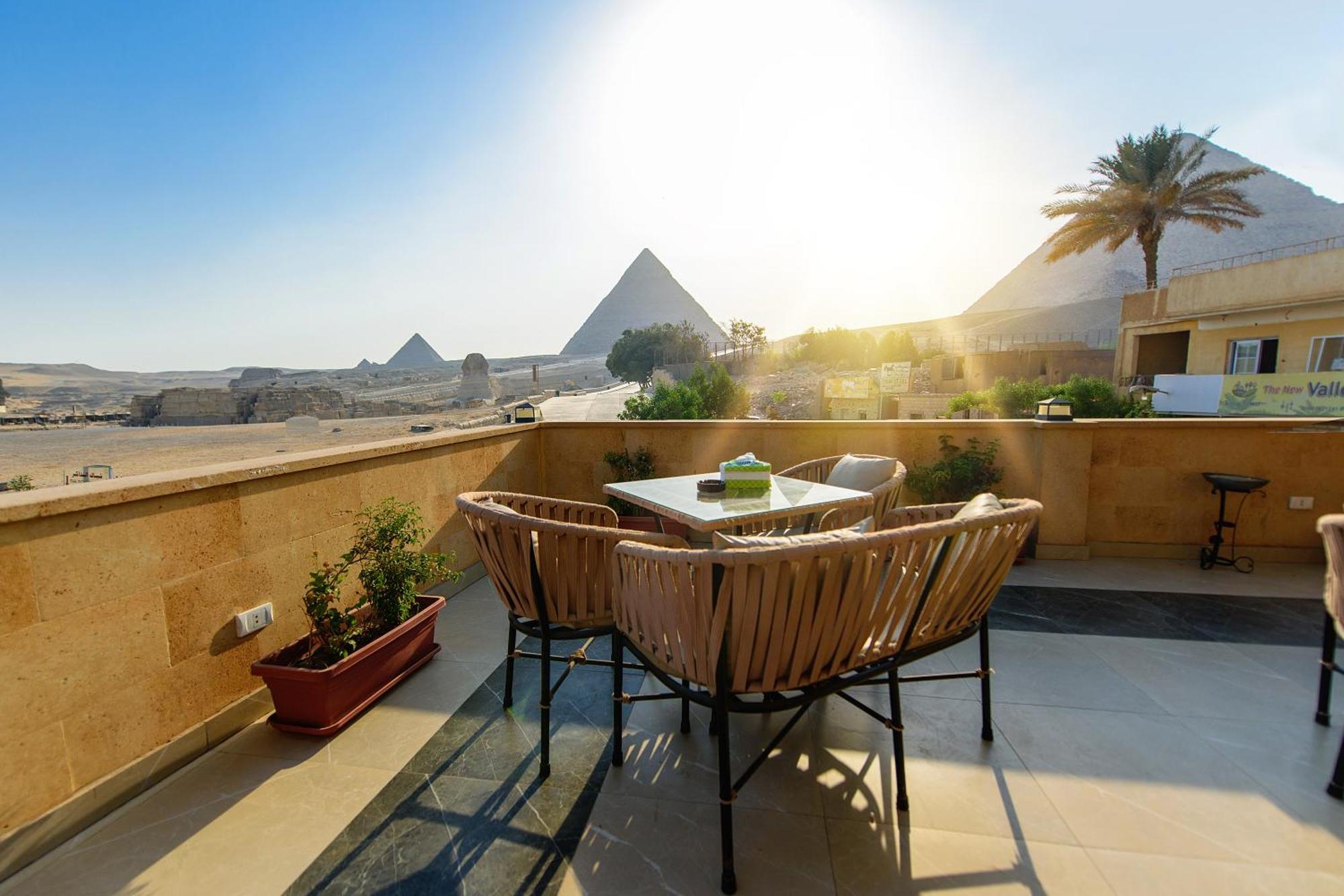 The Gate Hotel Front Pyramids & Sphinx View Kafrat al Jabal Exterior photo